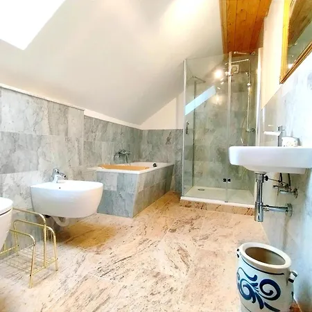 Unik Brunnen Blick Mit Offenem Dachstuhl B&B