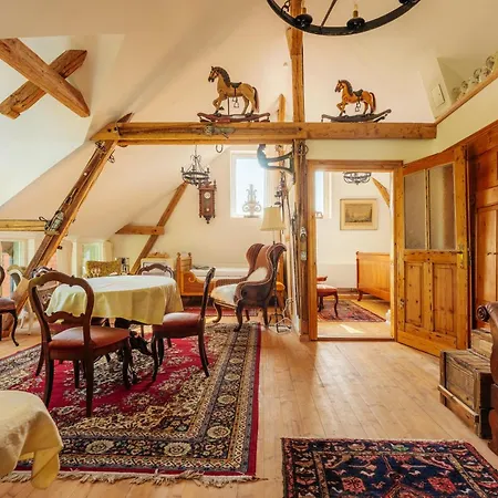 Unik Brunnen Blick Mit Offenem Dachstuhl Bed and Breakfast