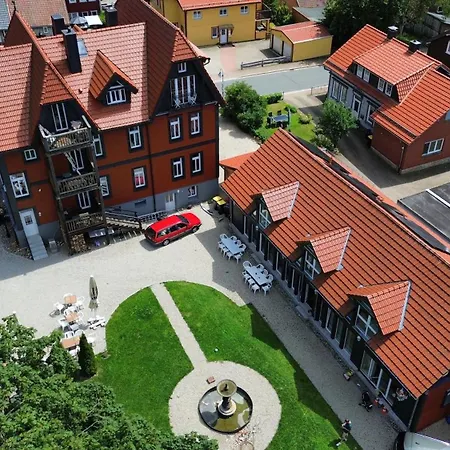 Unik Brunnen Blick Mit Offenem Dachstuhl