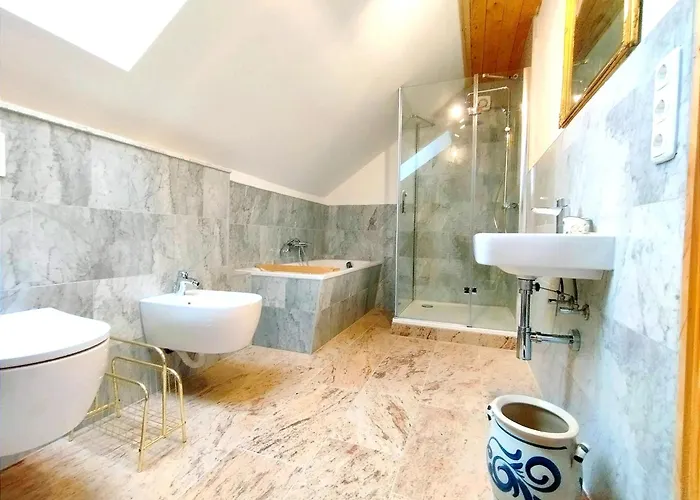 Unik Brunnen Blick Mit Offenem Dachstuhl Bed & Breakfast